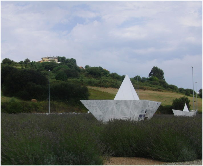 Servicio de mantenimiento, conservación y limpieza de los espacios ajardinados en sus instalaciones y áreas de juegos infantiles, así como arbolado en Castrillón (Asturias)