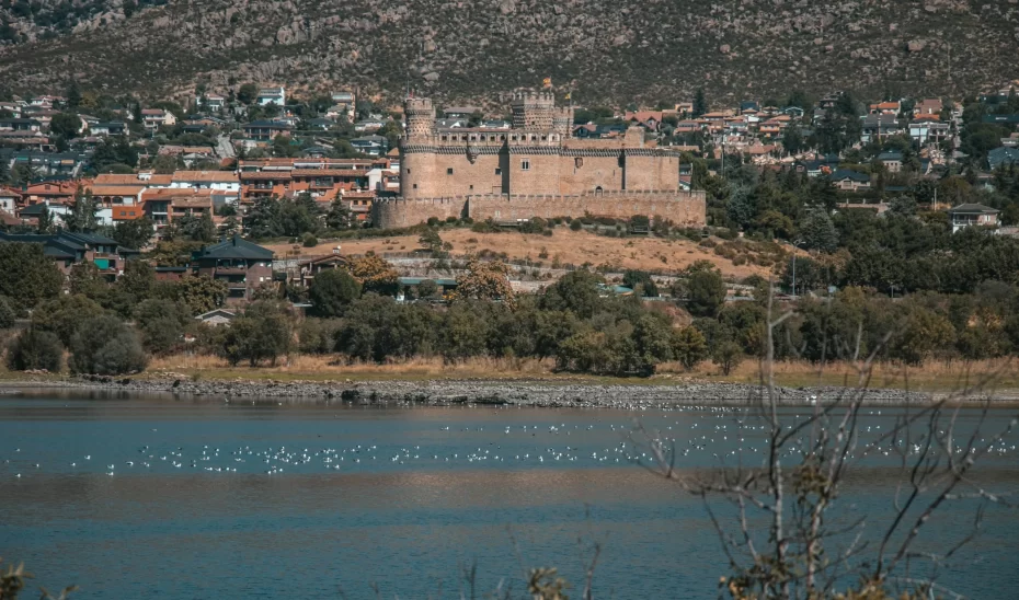 Adjudicación del servicio de recogida de residuos sólidos urbanos y limpieza viaria en Manzanares El Real (Madrid)